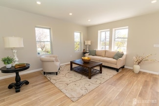 100 Cutters Dock Rd, Woodbridge, NJ 07095