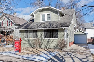 1106 Maplewood Dr NE, Cedar Rapids, IA 52402