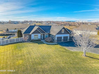 908 Majesty Heights Dr, Yakima, WA 98908