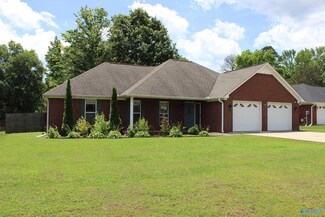1010 Clint Dr SE, Hartselle, AL 35640