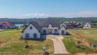 256 Watercrest Dr, Vonore, TN 37885