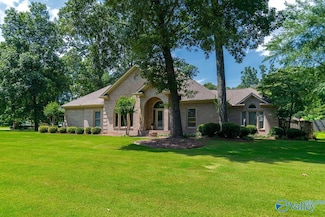 11 Golden Oak Dr, Trinity, AL 35673