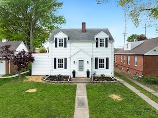606 Laurel Ave, Port Clinton, OH 43452
