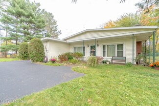 48 E Wiggand Dr, Glenmont, NY 12077