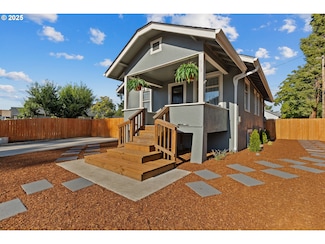 669 W Ballf St, Roseburg, OR 97471