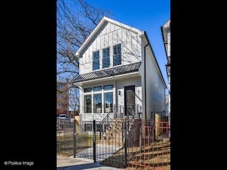 1727 W Barry Ave, Chicago, IL 60657