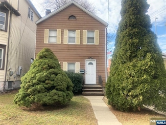 34 Willow St, Bloomfield, NJ 07003