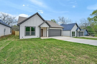 715 E Hanna St, Denison, TX 75021