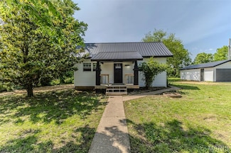 711 Noe Dr, Richland, MO 65556