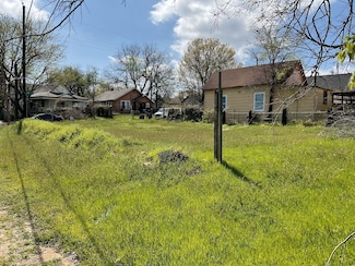 1515 E Peach St, Fort Worth, TX 76102