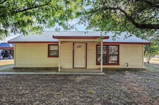 720 N Avenue A, Springtown, TX 76082