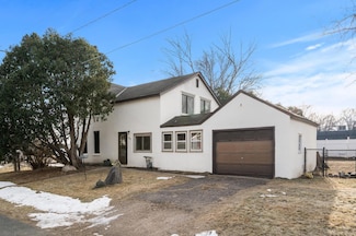 914 Bluff Ave E, Shakopee, MN 55379