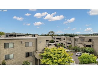 5602 S Riverside Ln Unit 8, Portland, OR 97239