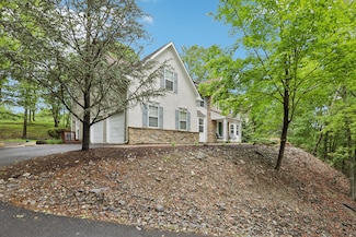 136 Outlook Ct, East Stroudsburg, PA 18302