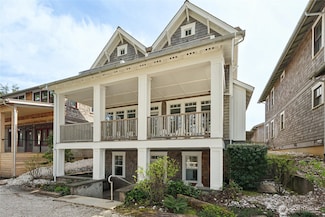 21 N Glen Ln, Pacific Beach, WA 98571