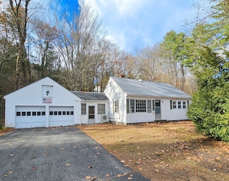 1555 W River Rd, Dummerston, VT 05301