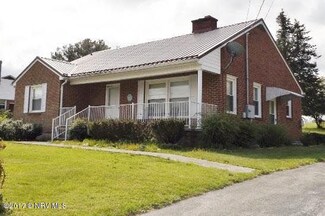 214 Fairview Ave, Pearisburg, VA 24134