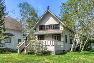 328 Combs Cir, Yachats, OR 97498