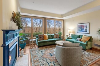 3110 N Chestnut St Unit 102, Chaska, MN 55318