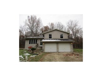 18293 Lillian Dr, Lake Milton, OH 44429