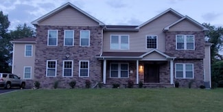 4 Coventry Ct, Wheatley Heights, NY 11798