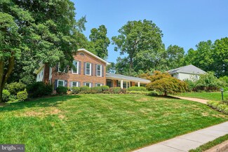 2046 Woodford Rd, Vienna, VA 22182