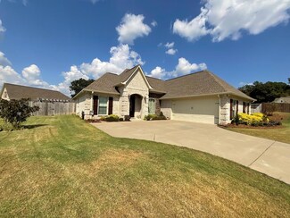 624 Taylor Overlook Dr, Taylor, MS 38673