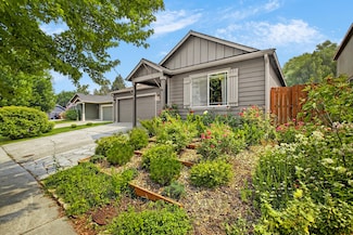 2858 SW Deschutes Dr, Redmond, OR 97756