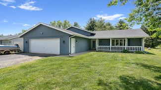 221 Liverpool Dr SE, Poplar Grove, IL 61065