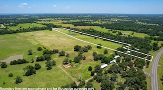 2061 Davis Ln, Caldwell, TX 77836