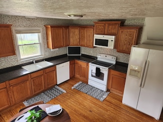 302 Ella St, East Bernard, TX 77435
