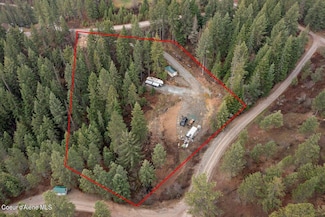 754 Paradise Ln, Pinehurst, ID 83850