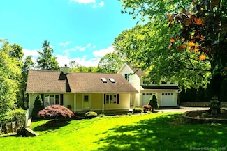 2 Topsfield Rd, Bristol, CT 06010