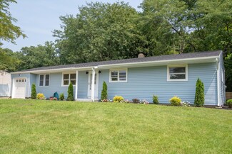 11 Carol Ln, Howell, NJ 07731