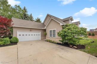 593 Cahoon Ledges Dr, Bay Village, OH 44140