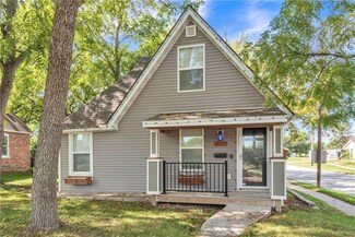402 S 11th St, Adel, IA 50003