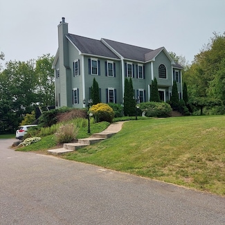 707 Stafford St, Rochdale, MA 01542