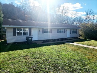 1250 Cornell Cir, Zanesville, OH 43701