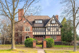 2314 E 5th St, Duluth, MN 55812