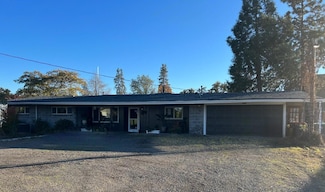 229 Gibbon Rd, Central Point, OR 97502