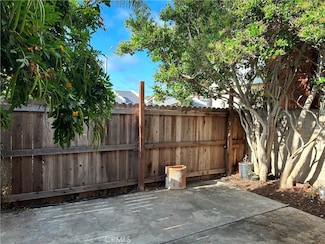 212 Rochester Ave, Huntington Beach, CA 92648