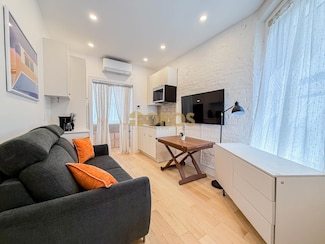 322 E 11th St Unit 1, New York, NY 10003