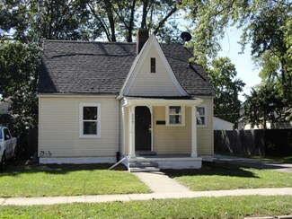 556 Charles St, Aurora, IL 60506