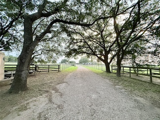 20510 Kickapoo Rd, Waller, TX 77484