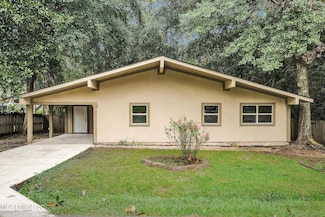 8914 Hana Ct, Diamondhead, MS 39525