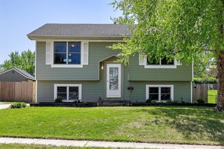 1607 W Franklin Ave, Indianola, IA 50125