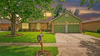 3818 Roseway Ln, La Porte, TX 77571