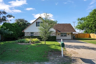 301 Spring Creek Estate, Valley View, TX 76272