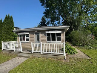 W346N5292 Elm Ave, Okauchee, WI 53069