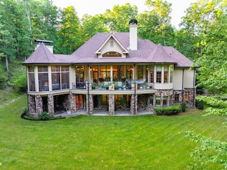 714 Beechwood Rd, Lewisburg, WV 24901